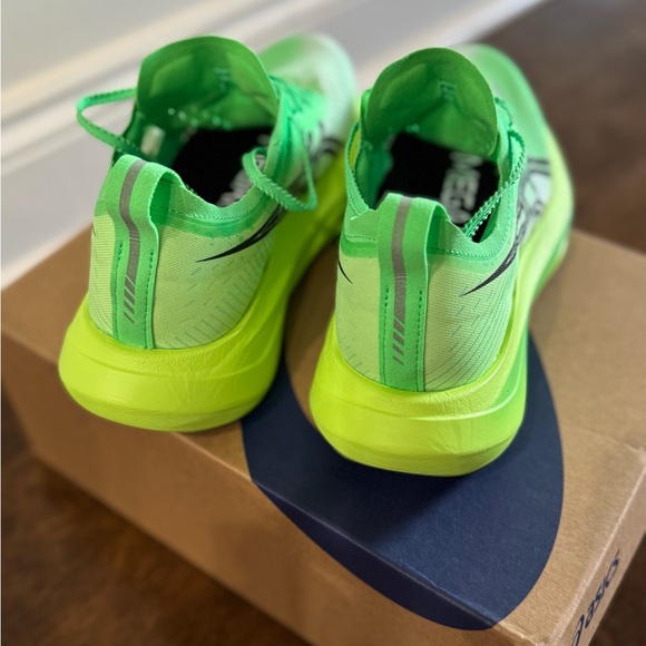 Asics Megablast Women’s 6.5 w/box - Picture 4 of 10